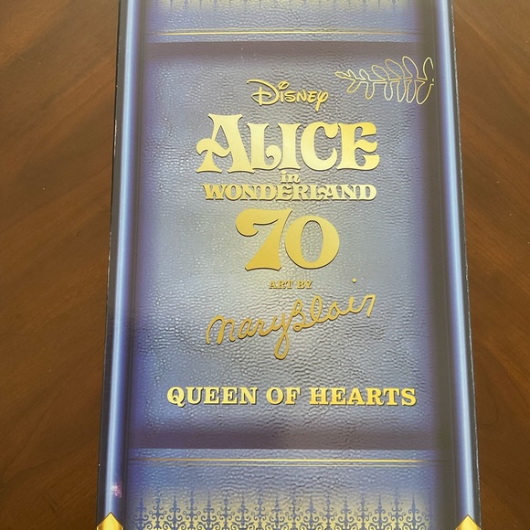 D23 exclusive Queen of Hearts Alice in Wonderland Mary Blair 70th - Picture 5 of 8
